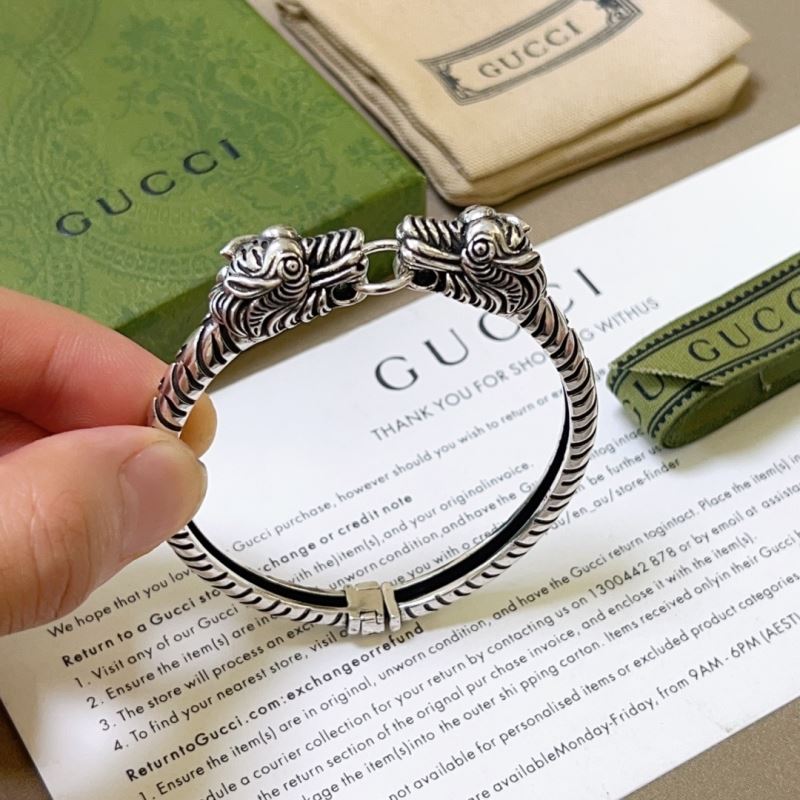 G*u*i bracelets